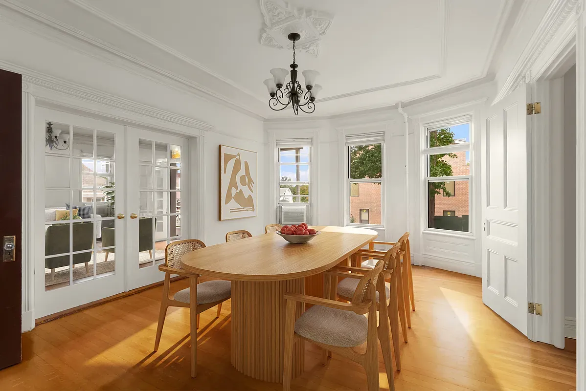 Virtually staged dining room with ceiling medallion at 6655 Sedgwick Place